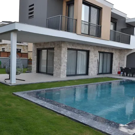 Villa Boyalikta Sueper Lueks Çeşme