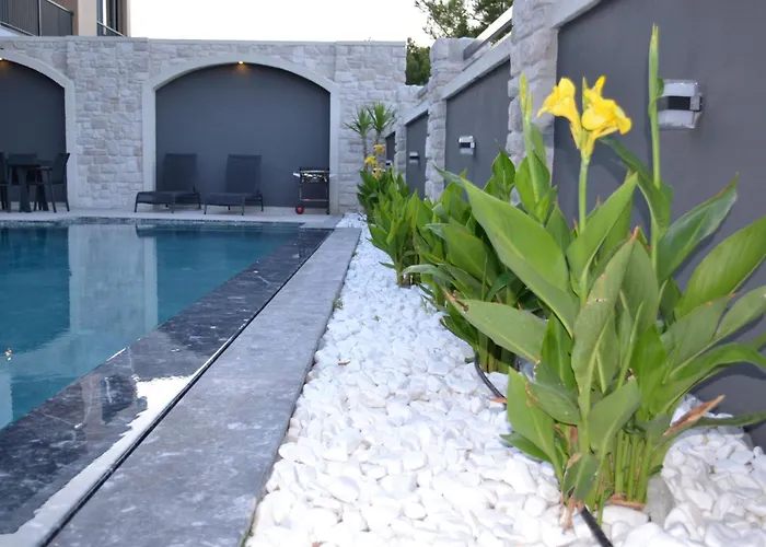 Boyalikta Sueper Lueks *